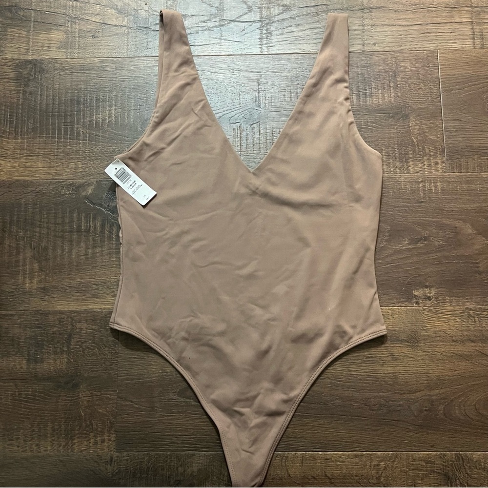 NWT Babaton Aritzia Nude/Tan Bodysuit Size L